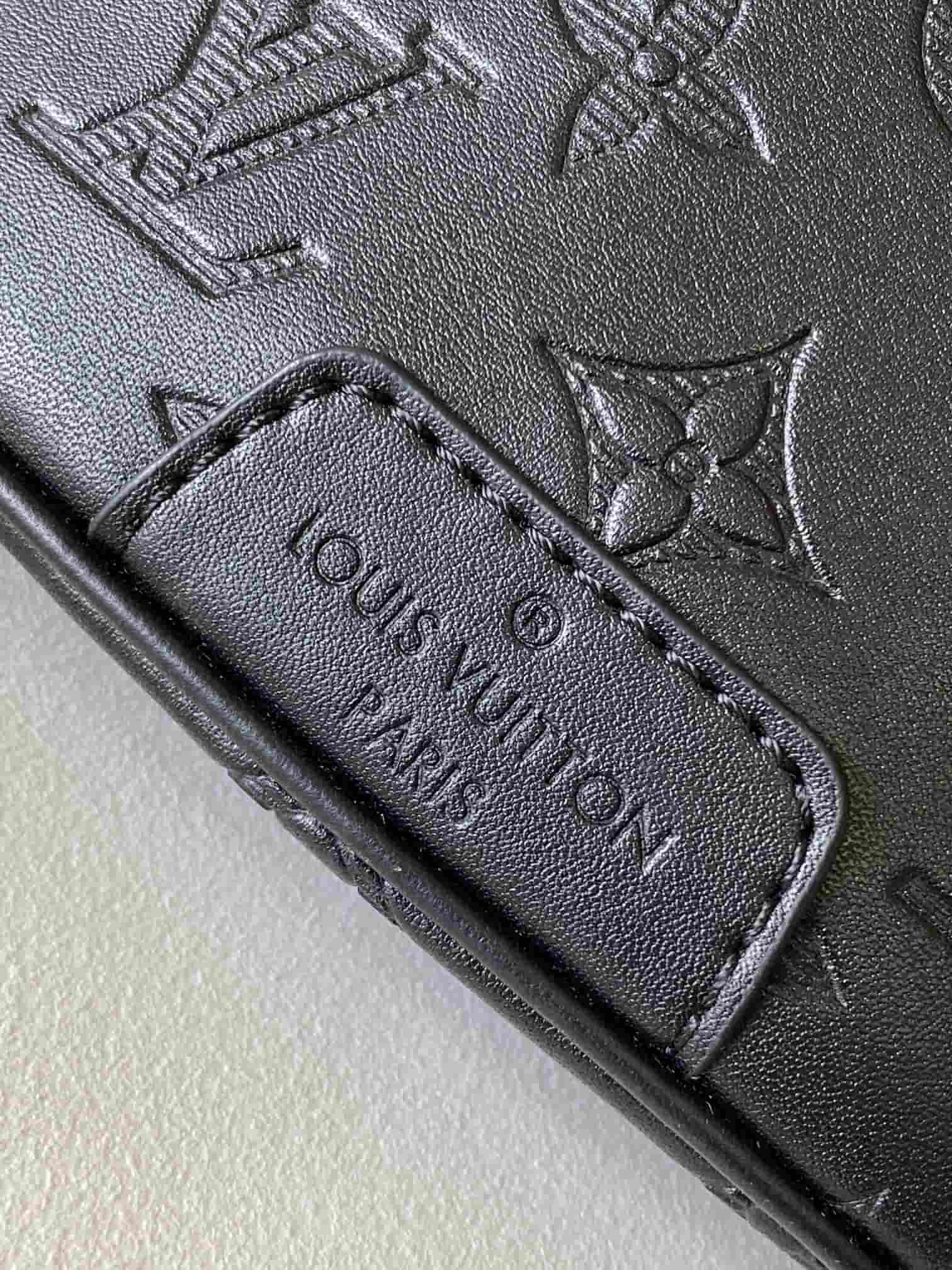Louis Vuitton Discovery Bumbag PM Monogram Shadow calf leather M46036 High