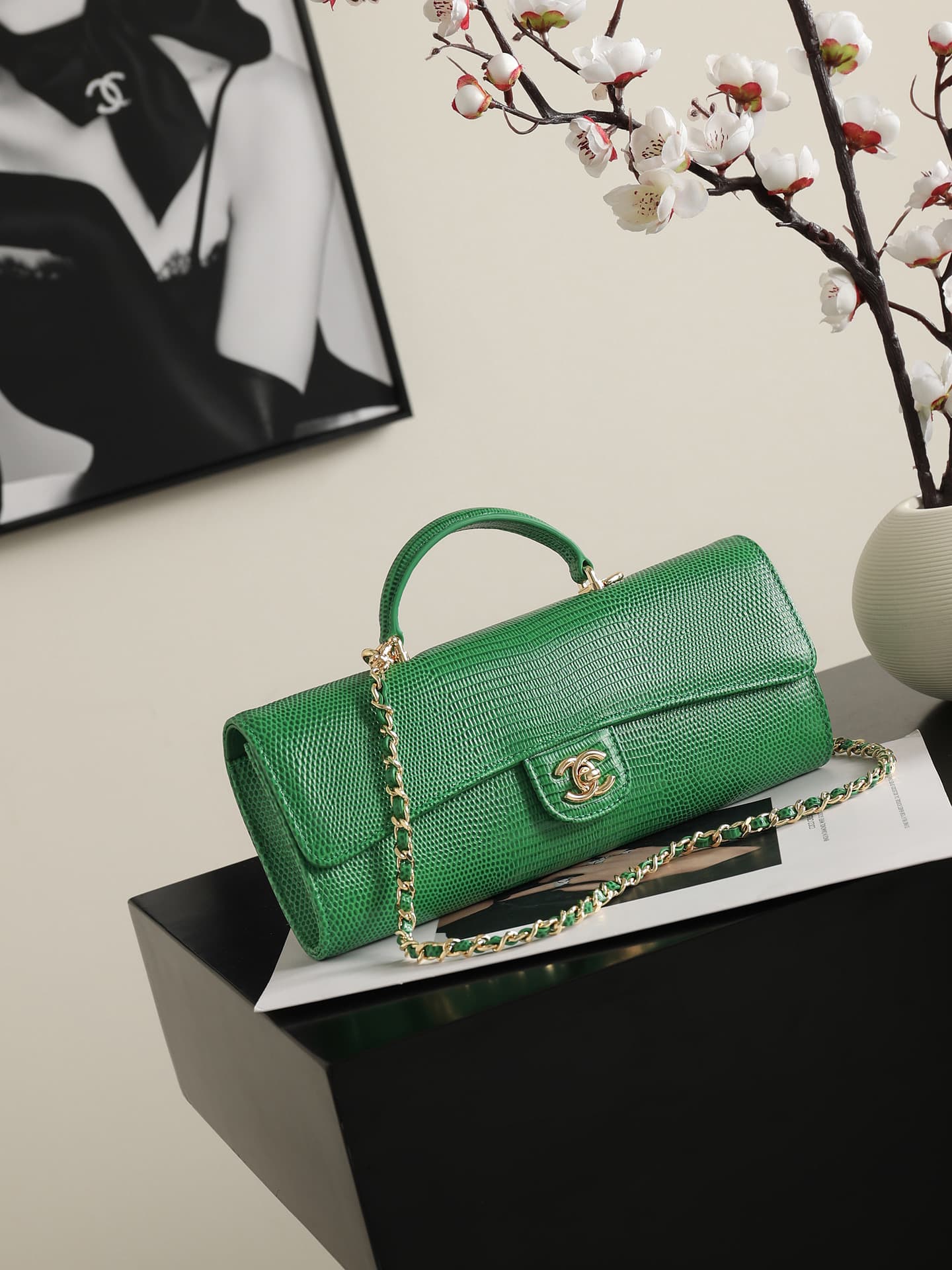 Chanel Clutch with chain Lizard Embossed Calfskin & Gold-Tone Metal Green AP5280 A