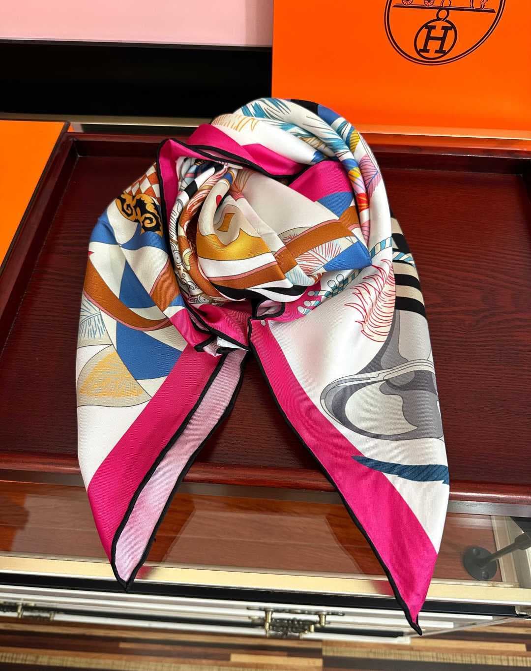 Hermès Cheval Masque Shawl Scarf