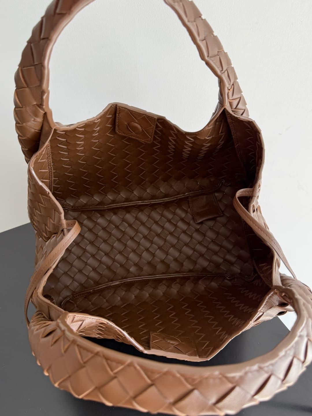 Bottega Veneta Medium Campana shoulder bag in Intrecciato leather Pinecone TOP