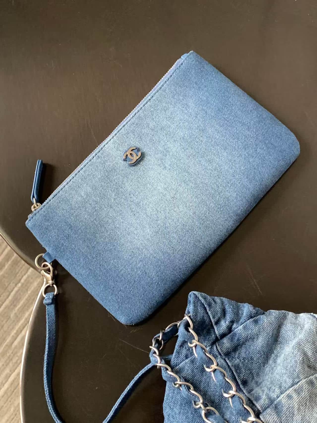 Chanel 22 MEDIUM HANDBAG Denim & Silver-Tone Metal AS3261 Gradient High