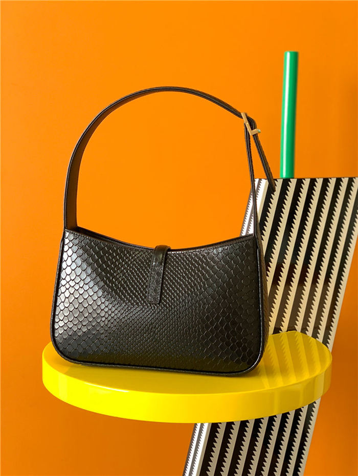 LE 5 À 7 HOBO BAG IN PYTHON Black High