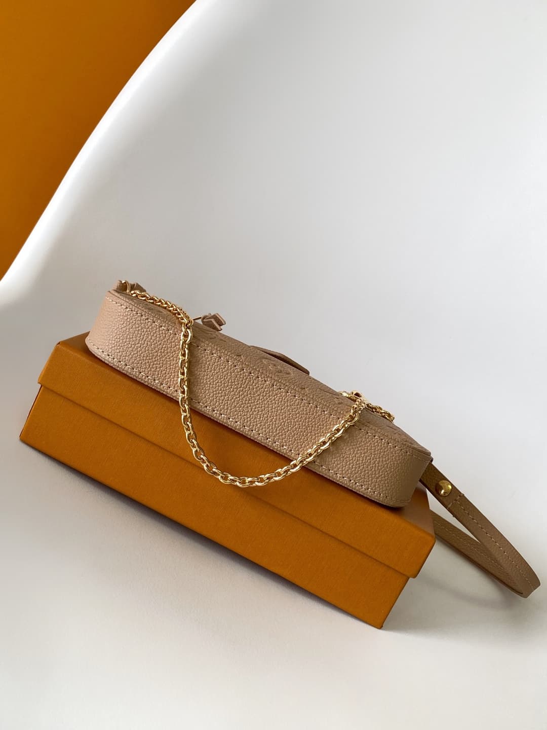 Louis Vuitton Easy Pouch Sand Embossed grained cowhide leather M14421 High
