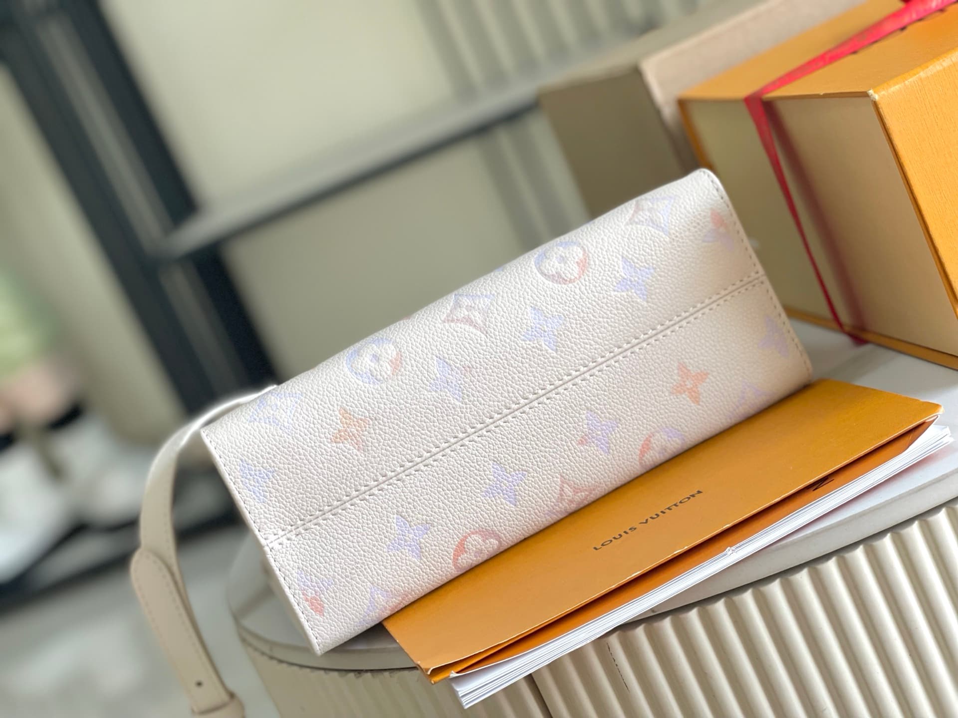 Louis Vuitton OnTheGo PM Embossed grained cowhide leather M25770 Dream Cream TOP