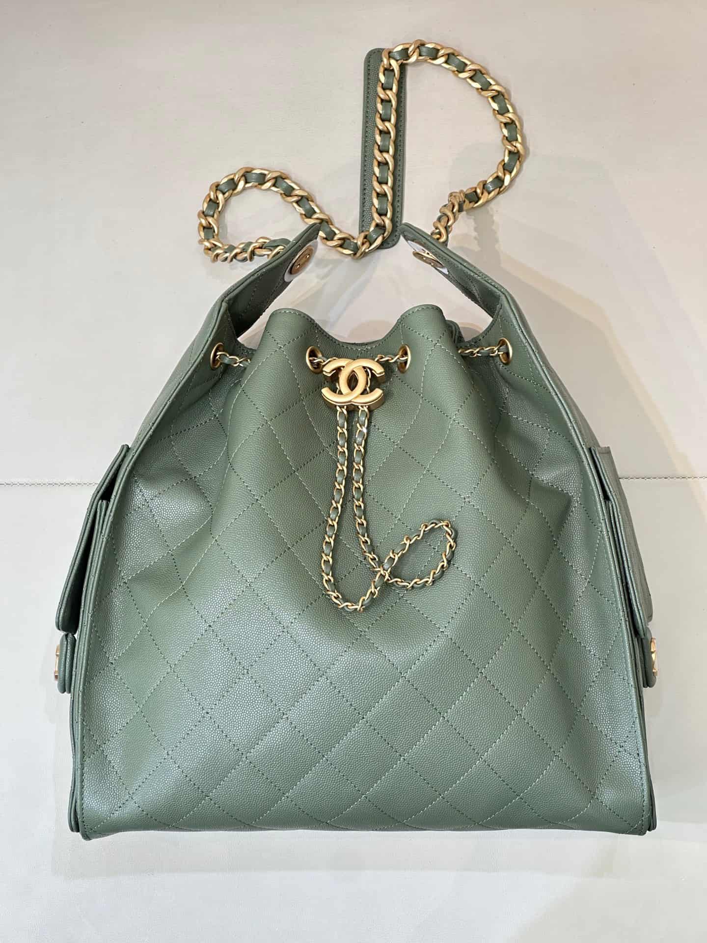 Chanel 25 Medium Hobo handbag AS5311 Grained Calfskin & Gold-tone Metal Green TOP