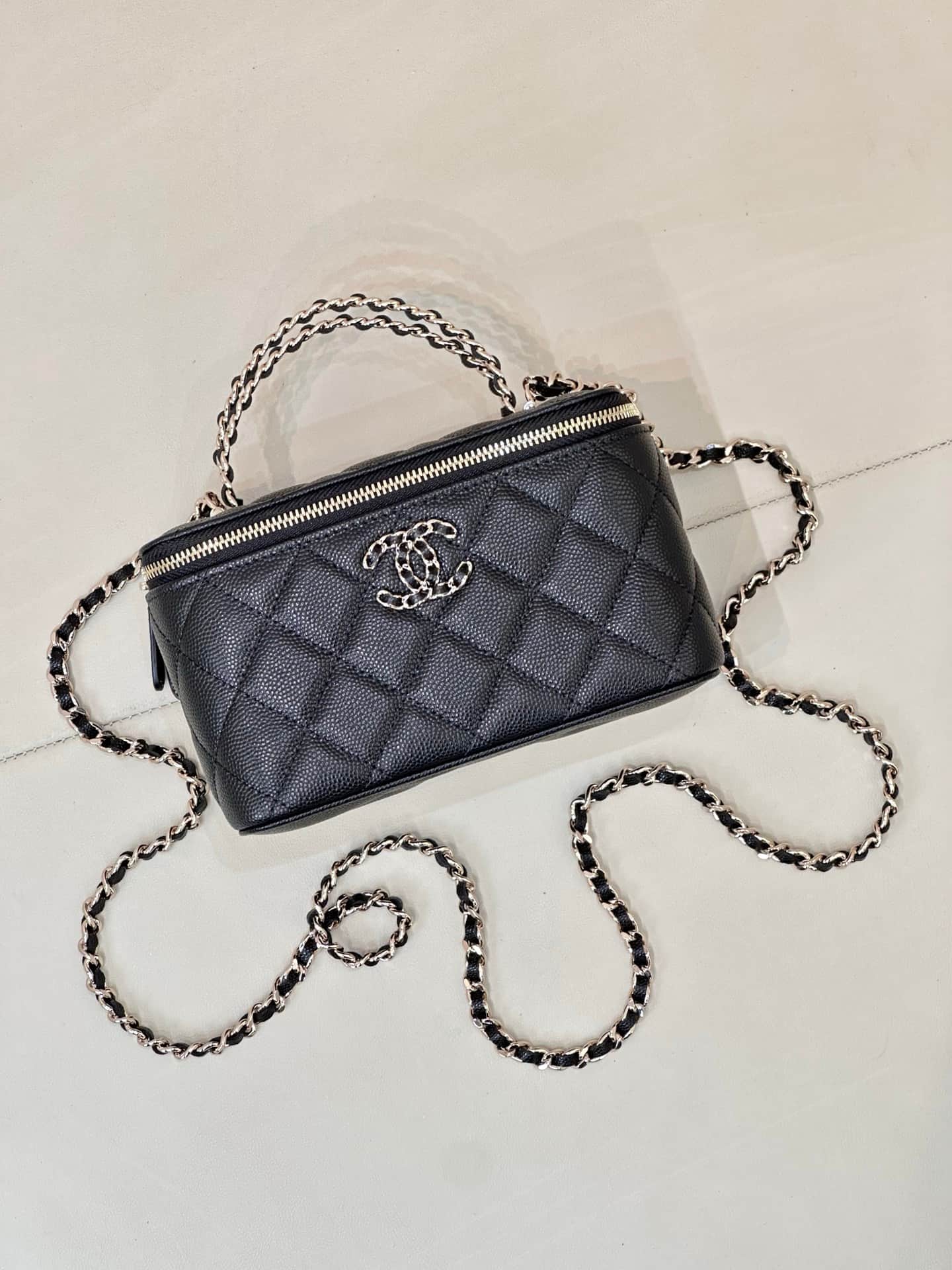Chanel Classic Top Handle Vanity Case Grained Calfskin& Gold-Tone Metal Black AP5182 TOP