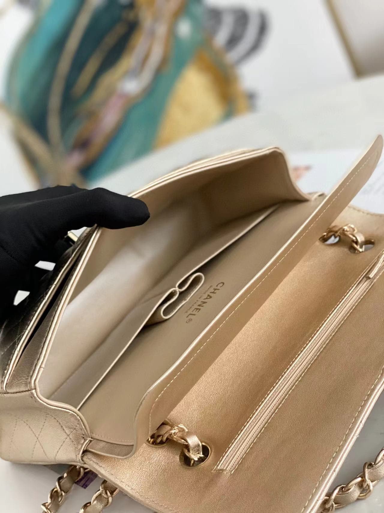 Medium CLASSIC HANDBAG Iridescent Lambskin & Gold-Tone Metal Champagne A