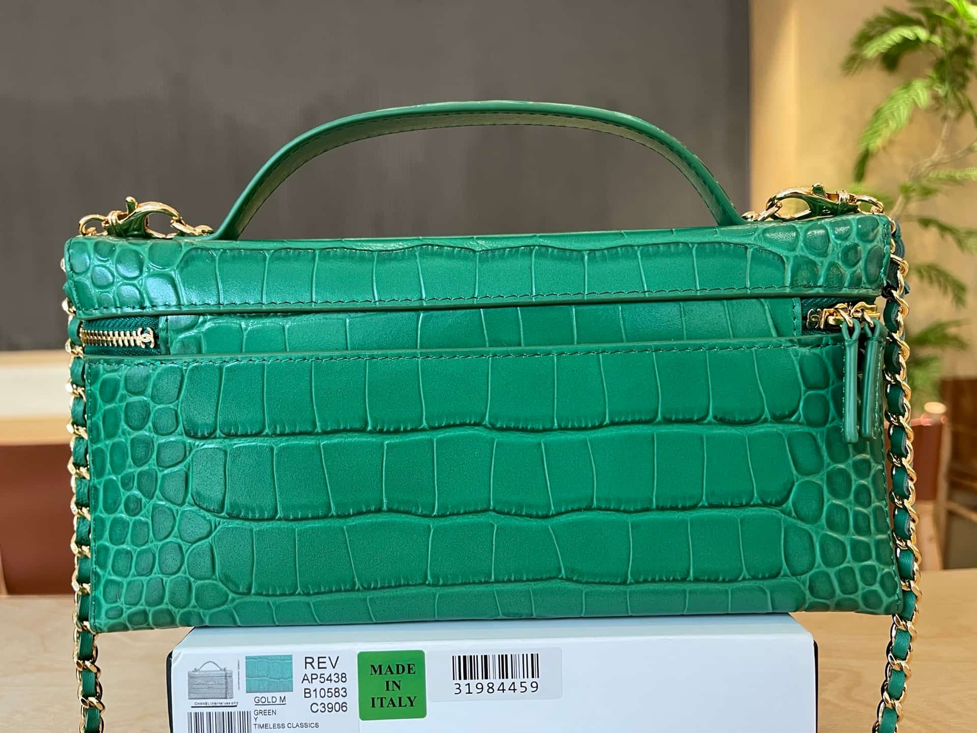 Chanel Vanity with Chain Crocodile-embossed leather& Gold-Tone Metal Green AP5438 A