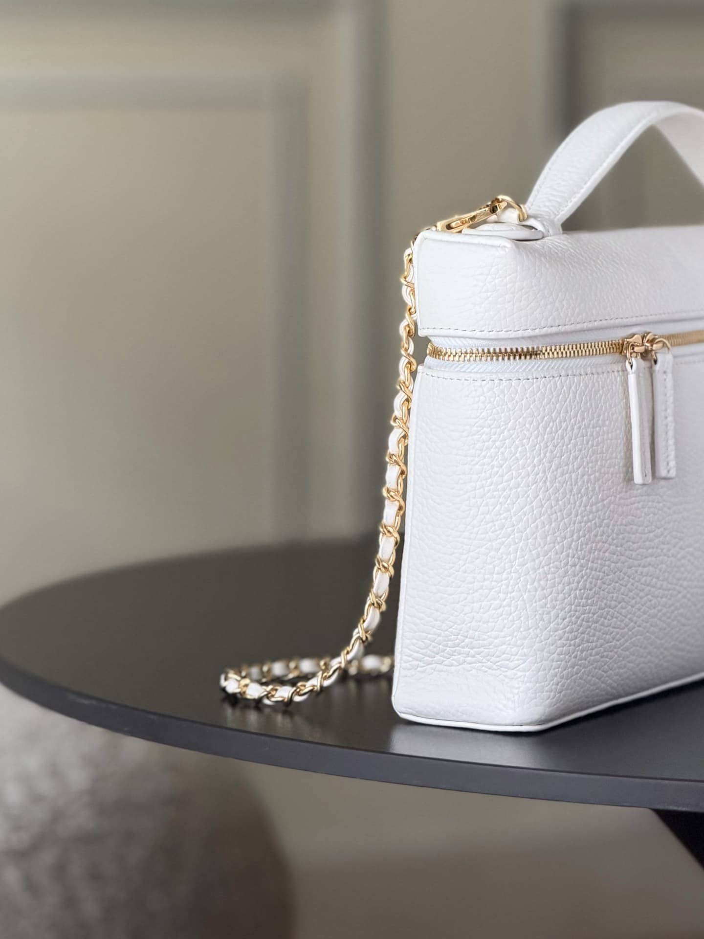 Chanel Large Vanity with chain Grained Calfskin & Gold-Tone Metal White AS5348 A