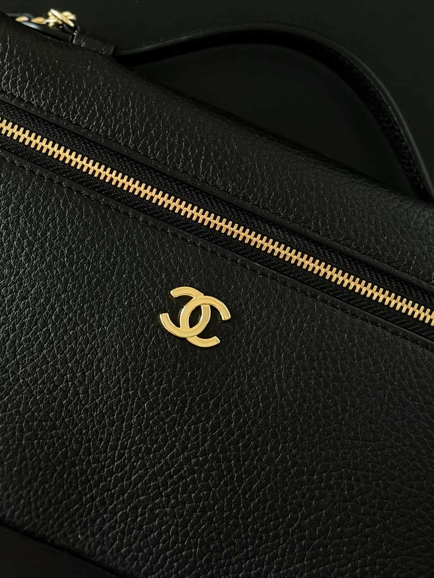 Chanel Large Vanity with chain Grained Calfskin & Gold-Tone Metal Black AS5347 A