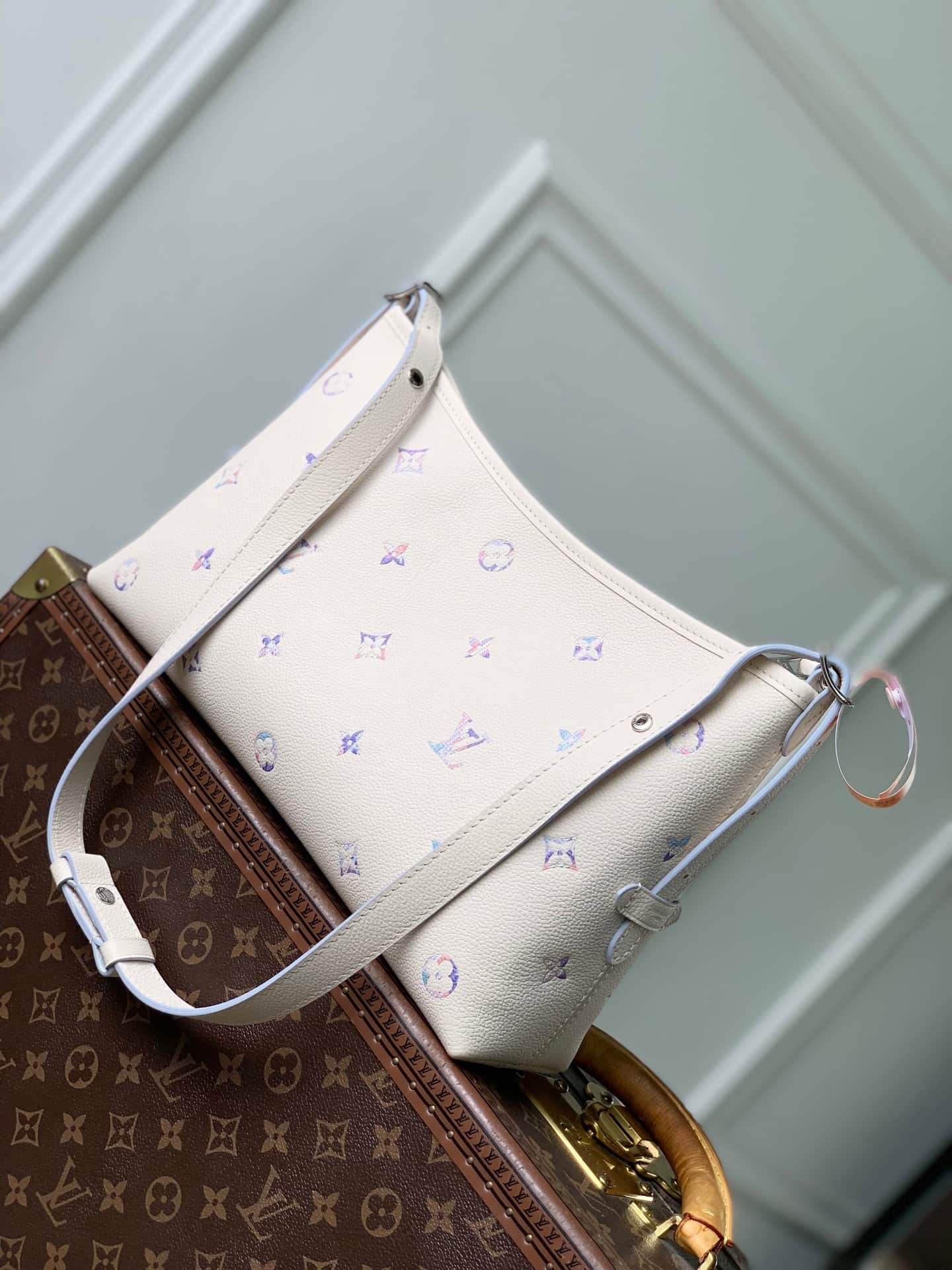 Louis Vuitton Carryall East-West Link Quartz Embossed cowhide leather M2A369 High