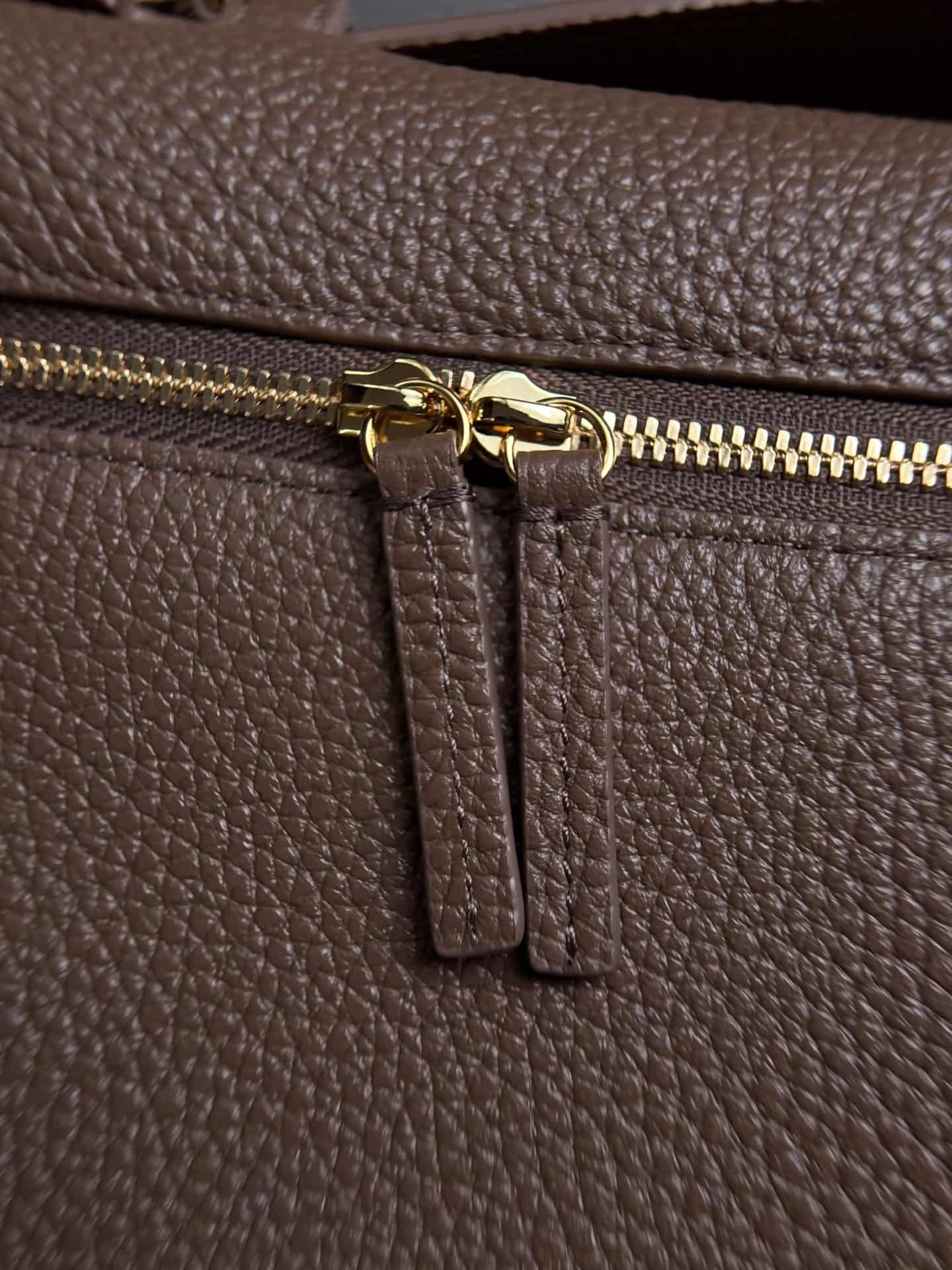 Chanel Vanity with chain Grained Calfskin & Gold-Tone Metal Dark Brown AS6473 A