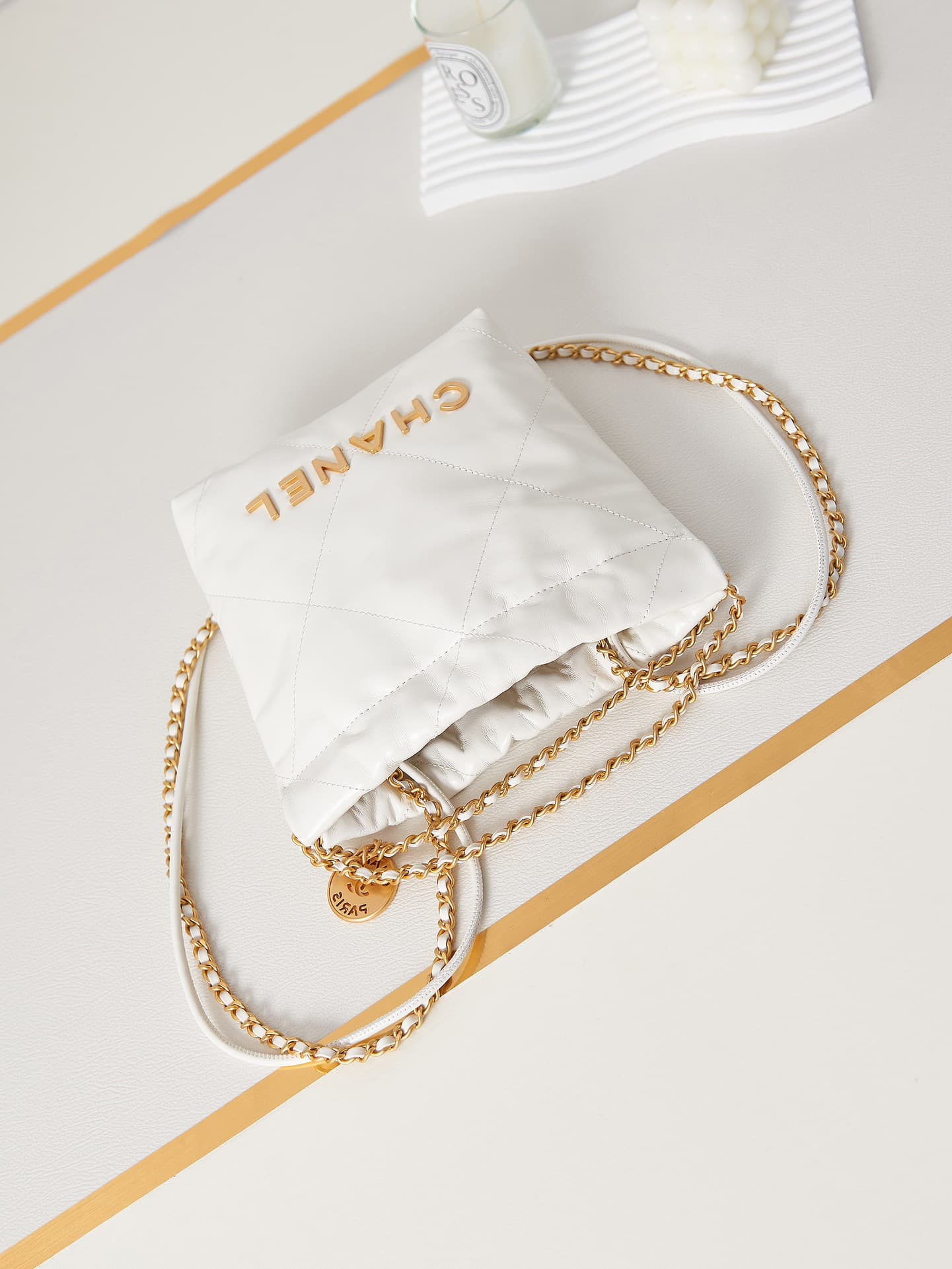 Chanel 22 MINI HANDBAG Shiny Calfskin White & Gold-Tone Metal AS3980 A