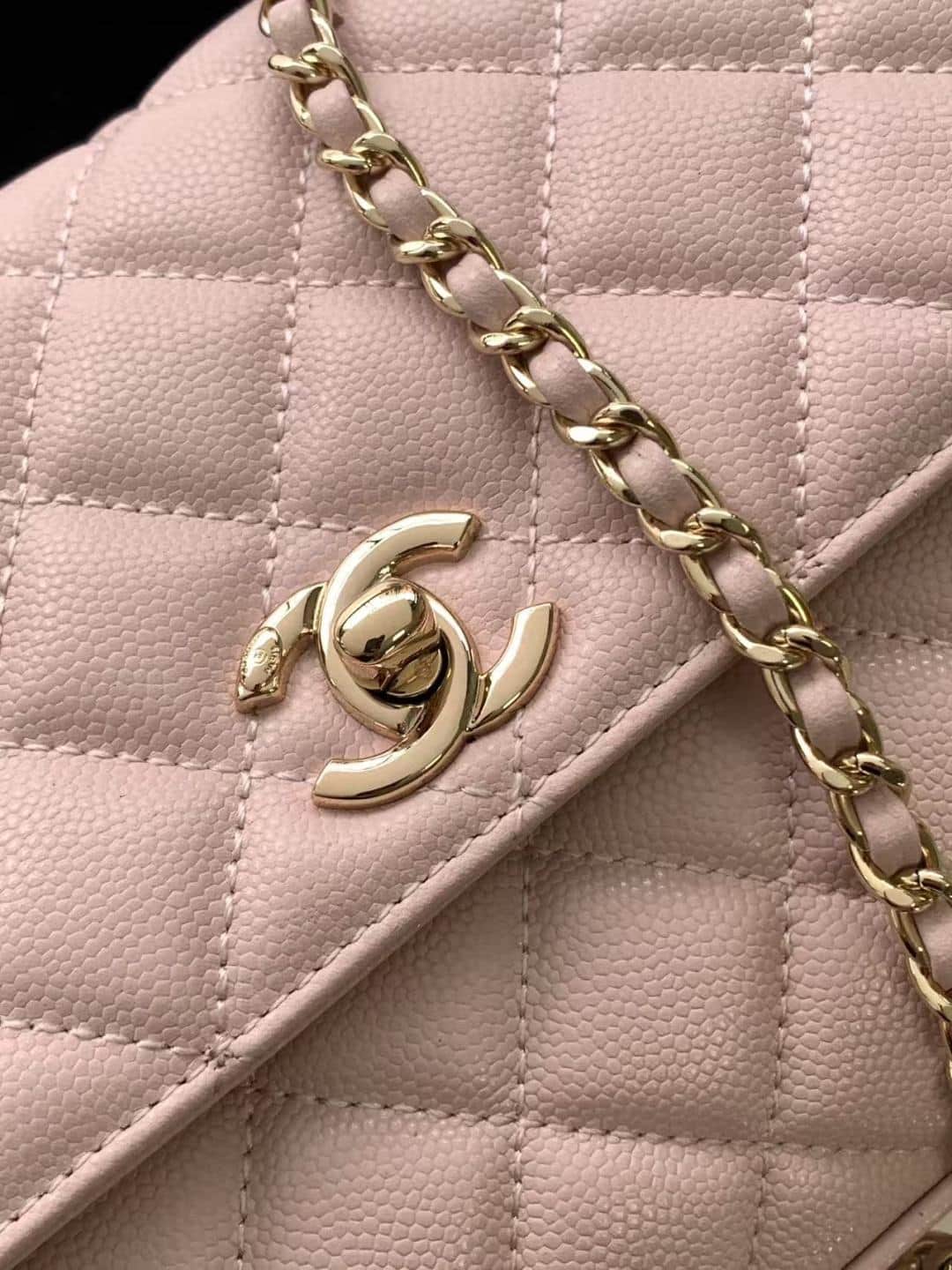 FLAP BAG WITH TOP HANDLE Grained Calfskin & Gold-Tone Metal A92990 Light-Pink Binding A