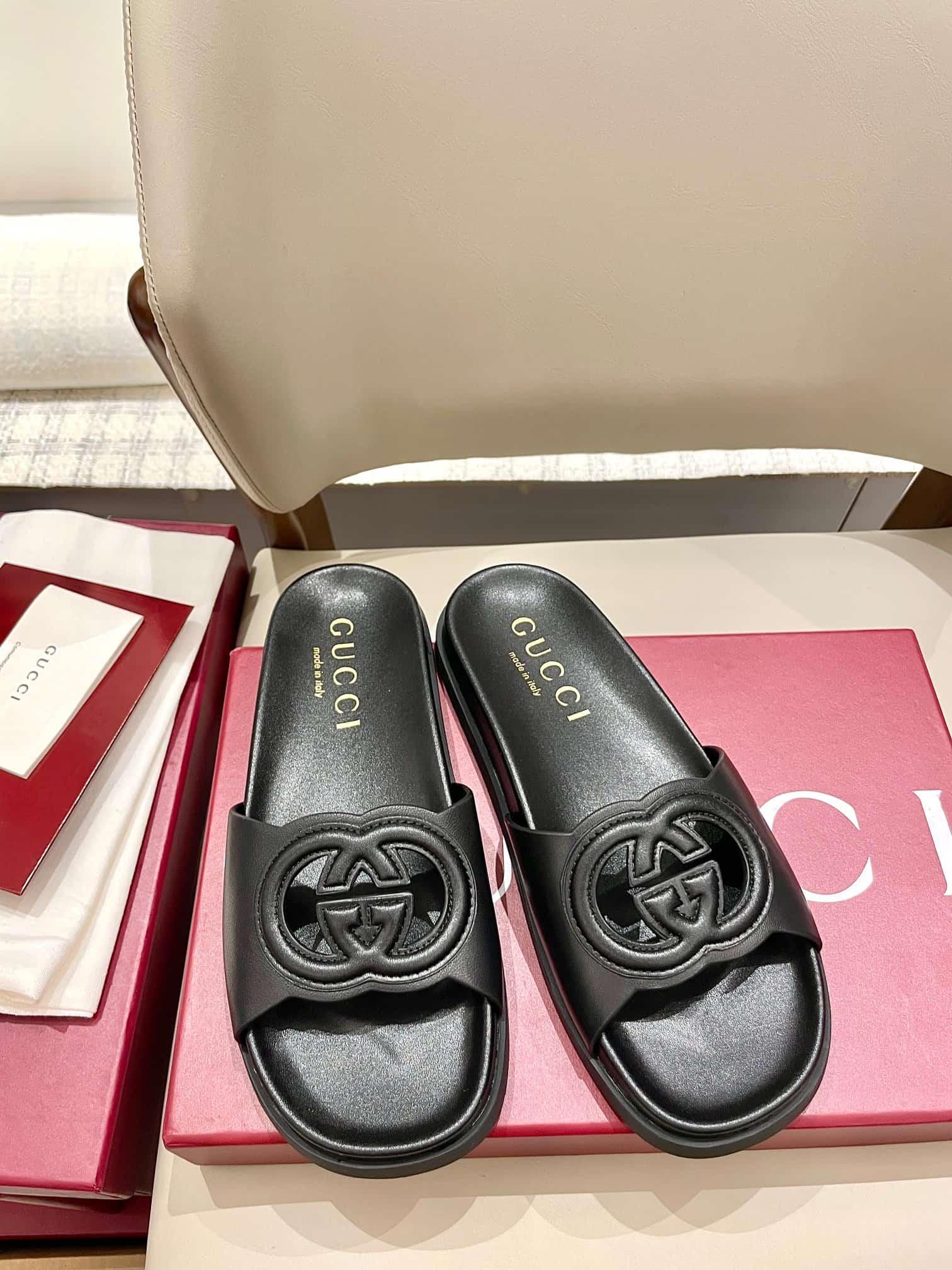 Gucci Women's Interlocking G slide sandal Shoes Women