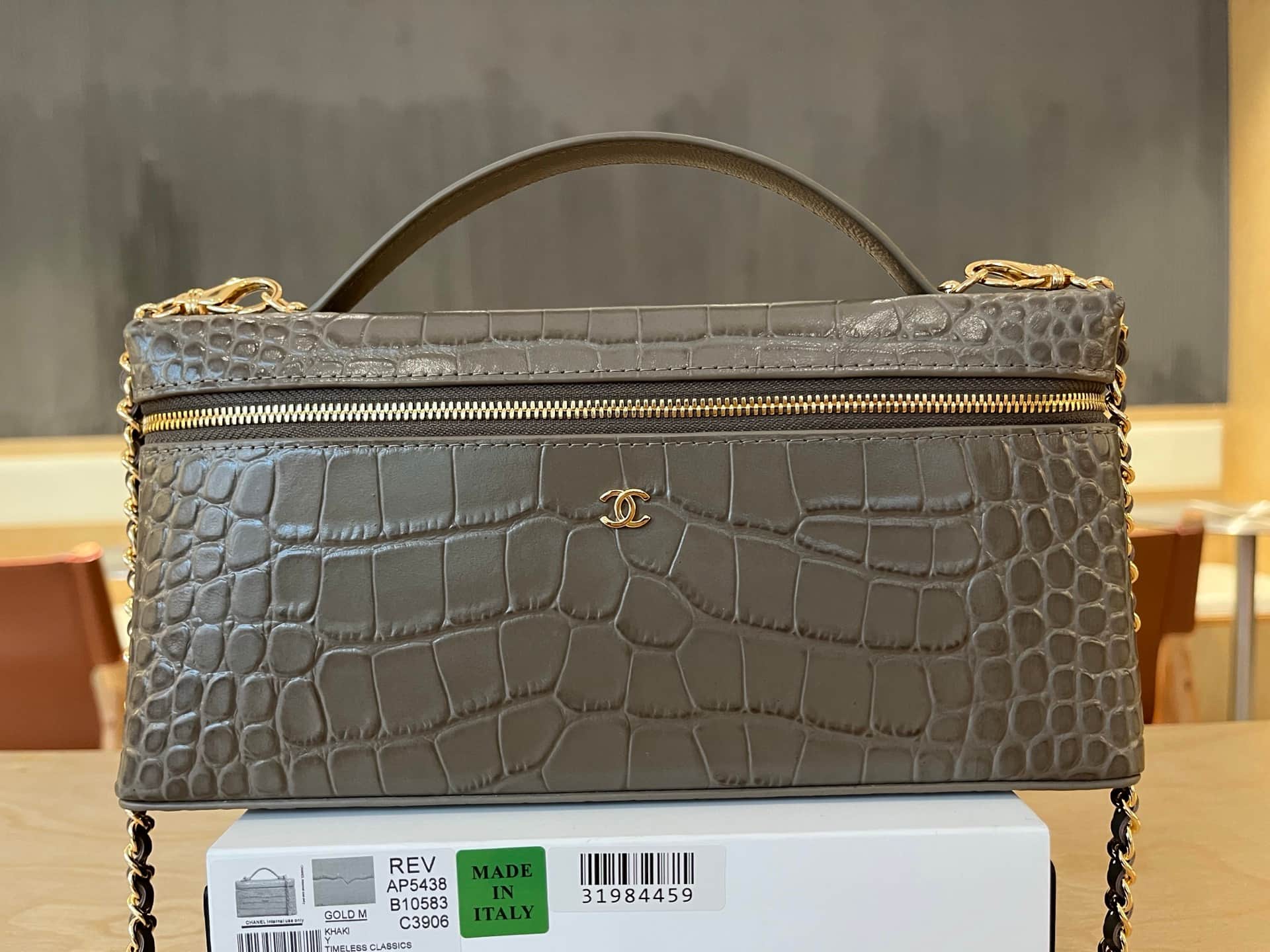 Chanel Vanity with Chain Crocodile-embossed leather& Gold-Tone Metal Dark Khaki AP5438 A