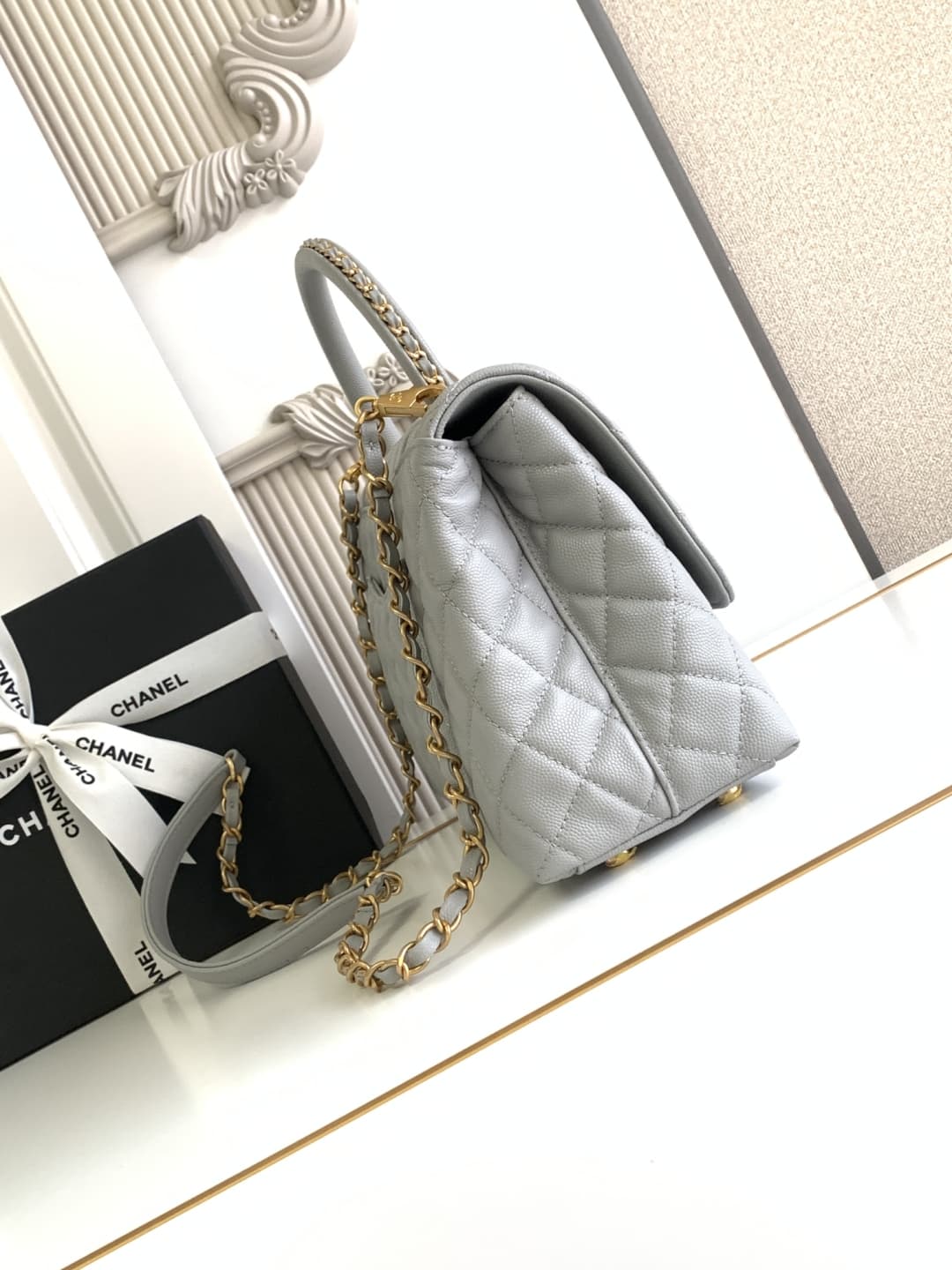 Medium FLAP BAG WITH TOP HANDLE Grained Calfskin A92991 Grey-binding Gold Metal A