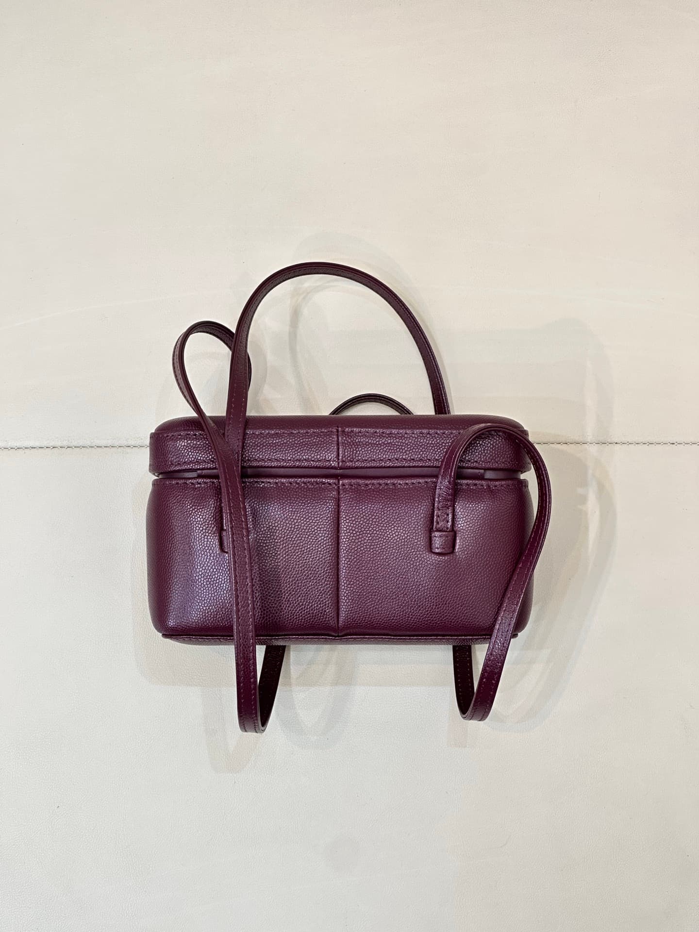 Chanel Long Vanity with Leather Strap Grained Shiny Calfskin & Gold-Tone Metal Claret AP5067 TOP
