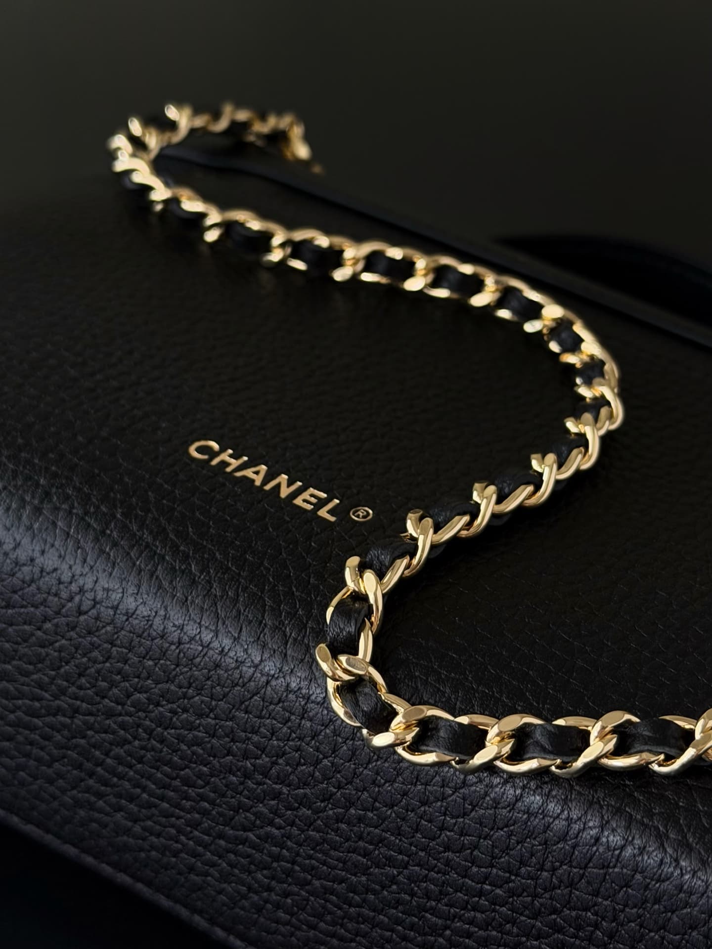 Chanel Large Vanity with chain Grained Calfskin & Gold-Tone Metal Black AS5347 A