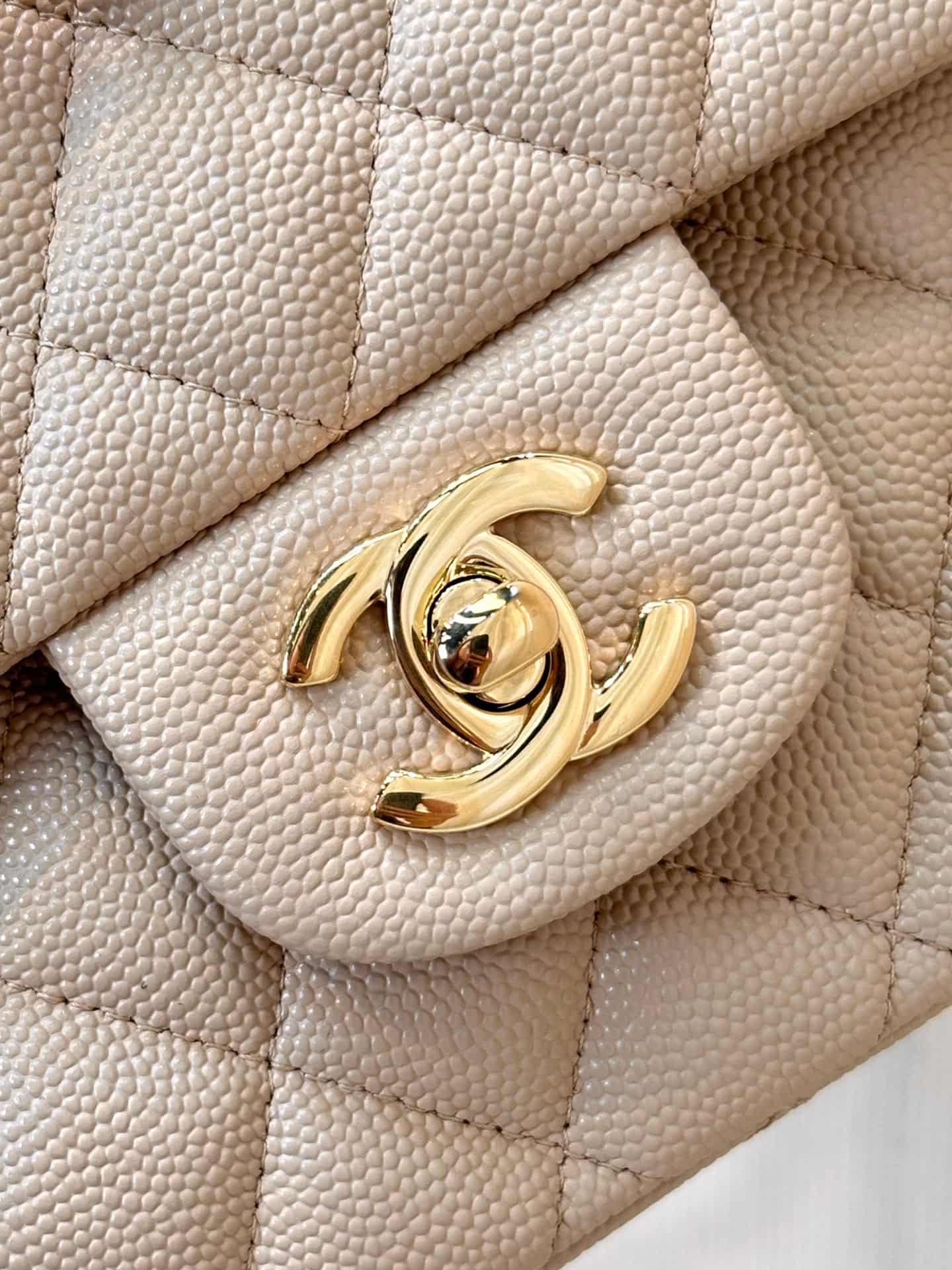 Chanel Medium CLASSIC HANDBAG Grained  Calfskin & Gold-Tone Metal Light Beige TOP